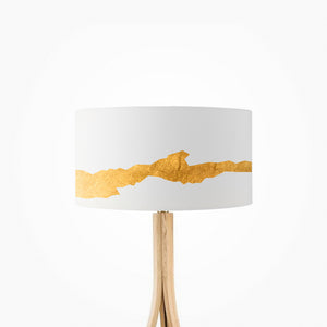 The gold ground split design adds a touch of elegance and sophistication to the lampshade